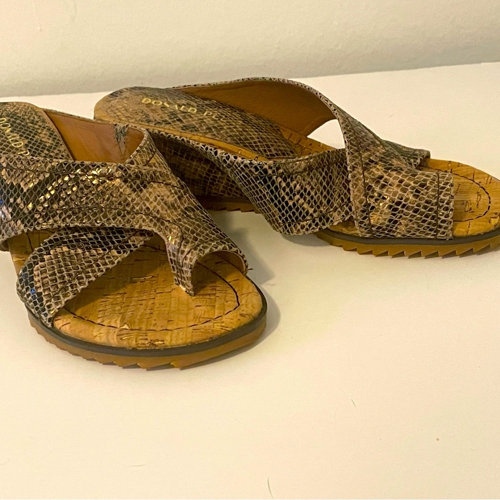 Donald Pliner NWOT snake embossed wedge sandals